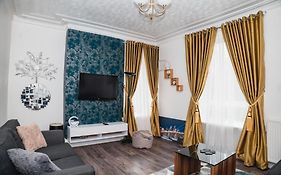 Entire Fabulous 2Bedroom First Floor Flat Located Within Close Proximity To City Centre & University Of Aberdeen With Private Parking