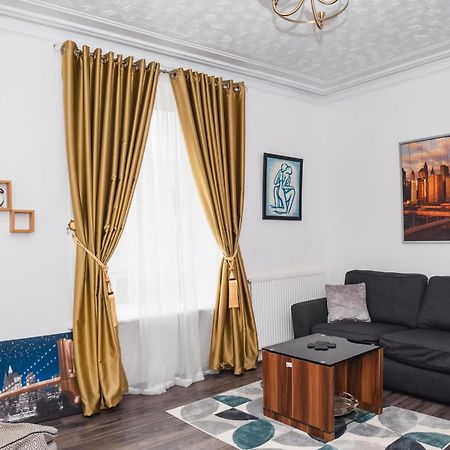 Aberdeen City Centre Flat: 2-Bedroom with Parking Exterior photo