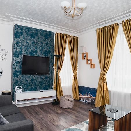 Aberdeen City Centre Flat: 2-Bedroom with Parking Exterior photo