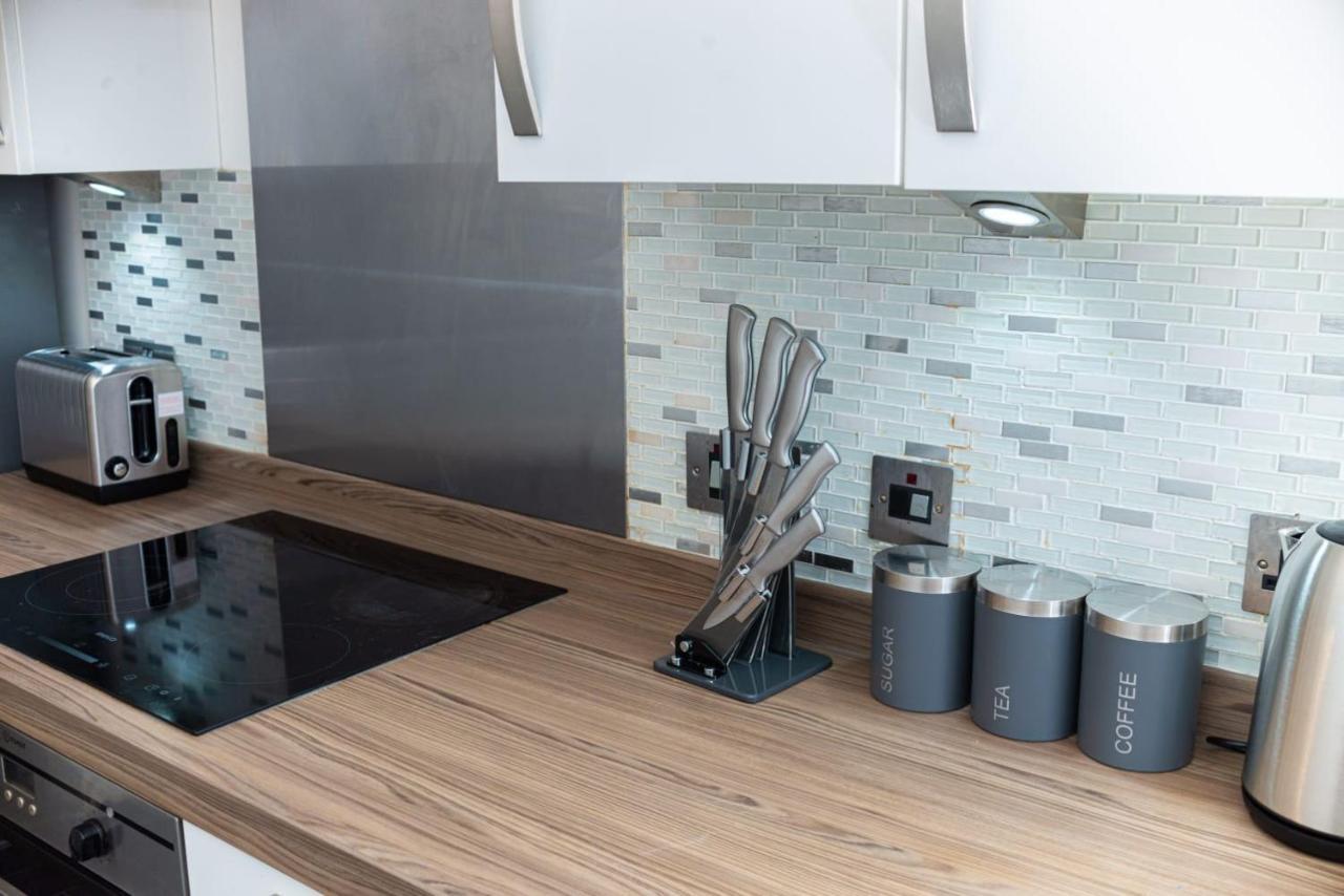 Aberdeen City Centre Flat: 2-Bedroom with Parking Exterior photo