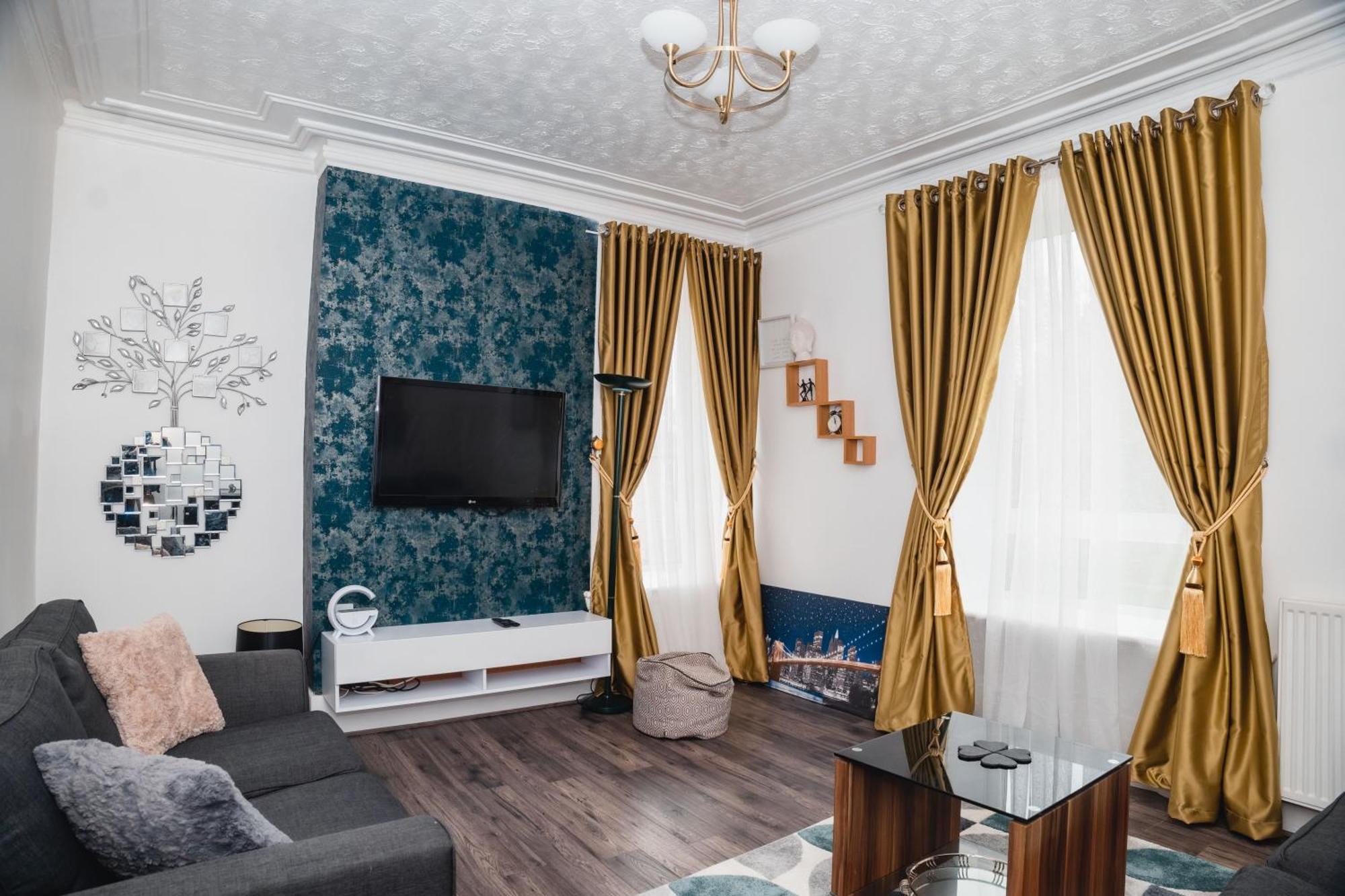 Aberdeen City Centre Flat: 2-Bedroom with Parking Exterior photo