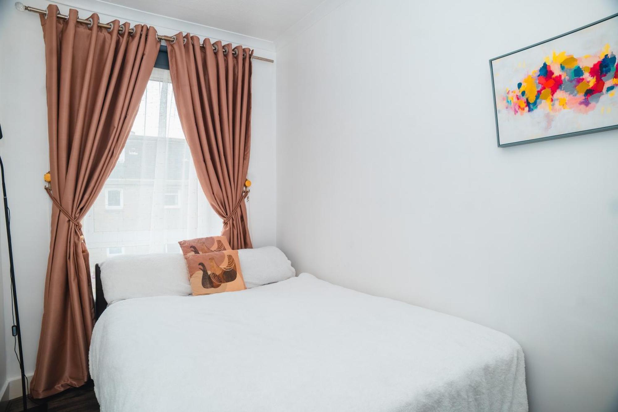 Aberdeen City Centre Flat: 2-Bedroom with Parking Exterior photo