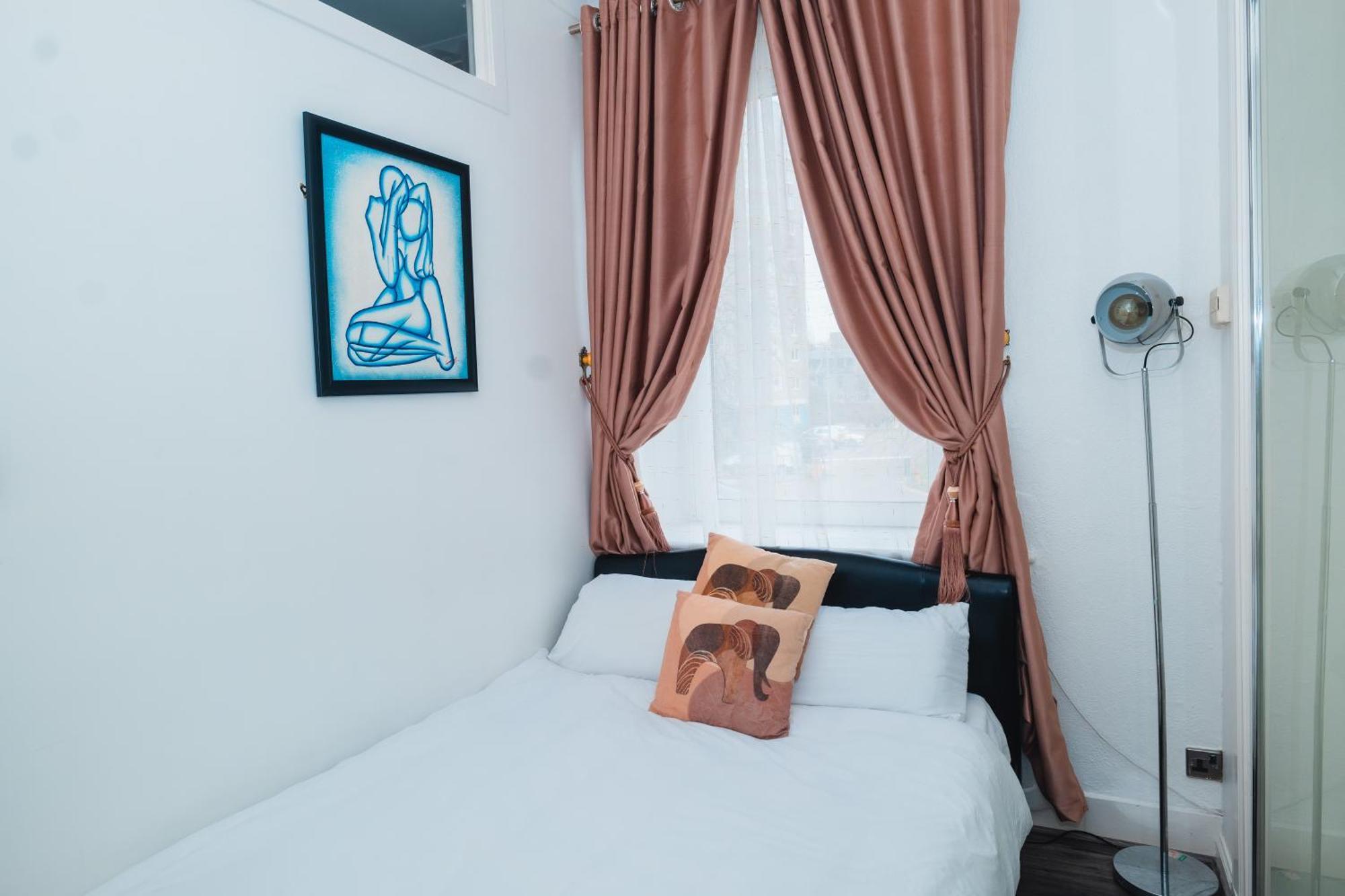 Aberdeen City Centre Flat: 2-Bedroom with Parking Exterior photo