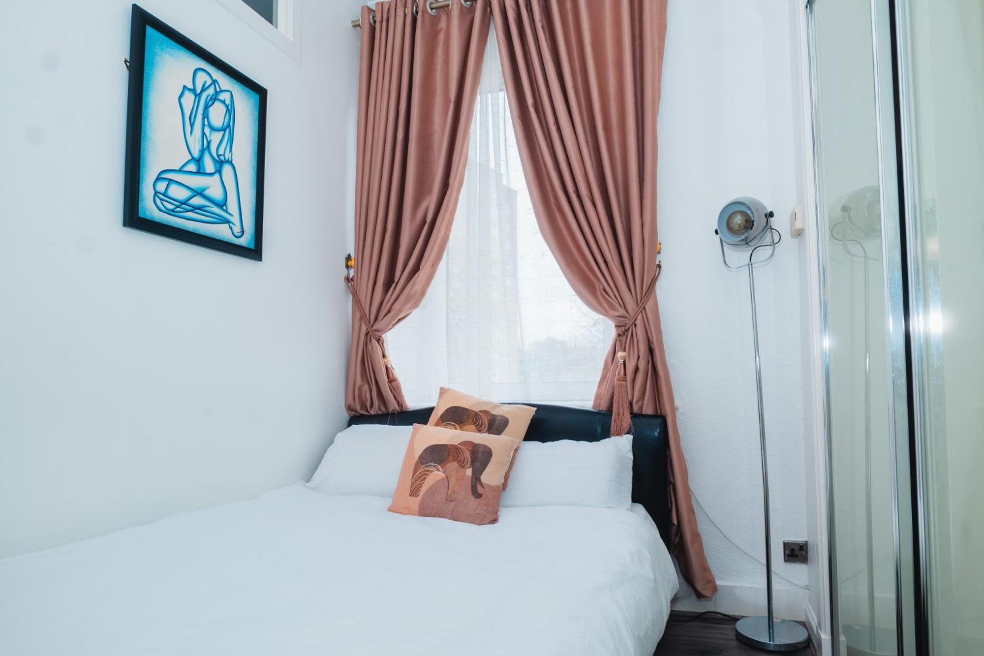 Aberdeen City Centre Flat: 2-Bedroom with Parking Exterior photo