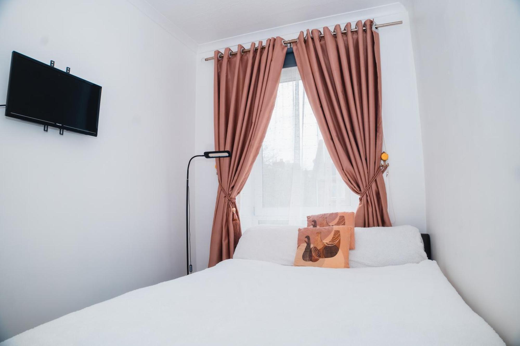 Aberdeen City Centre Flat: 2-Bedroom with Parking Exterior photo